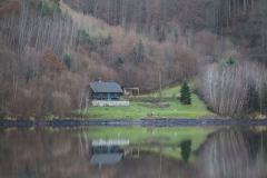 Stausee_Dobra.jpg_spiegelndes_Haus